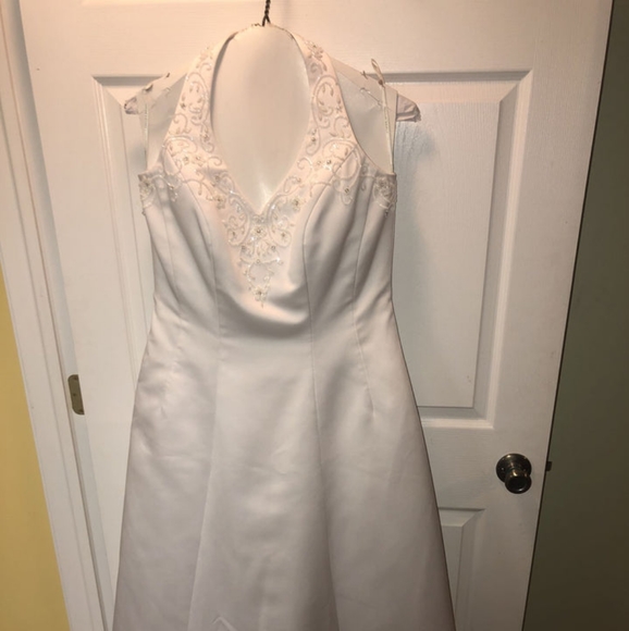 Gorgeous David's Bridal wedding gown, size 18W. - Picture 2 of 8